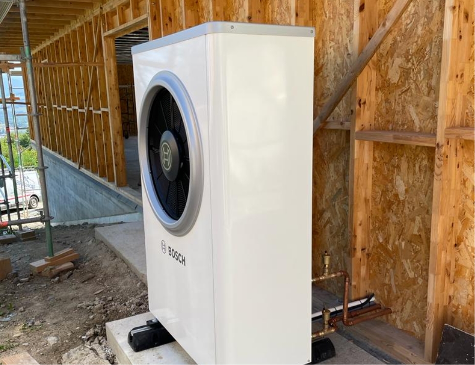 Offrez-vous un confort thermique optimal tout en réduisant votre consommation d’énergie grâce à nos installations de pompes à chaleur sur mesure.